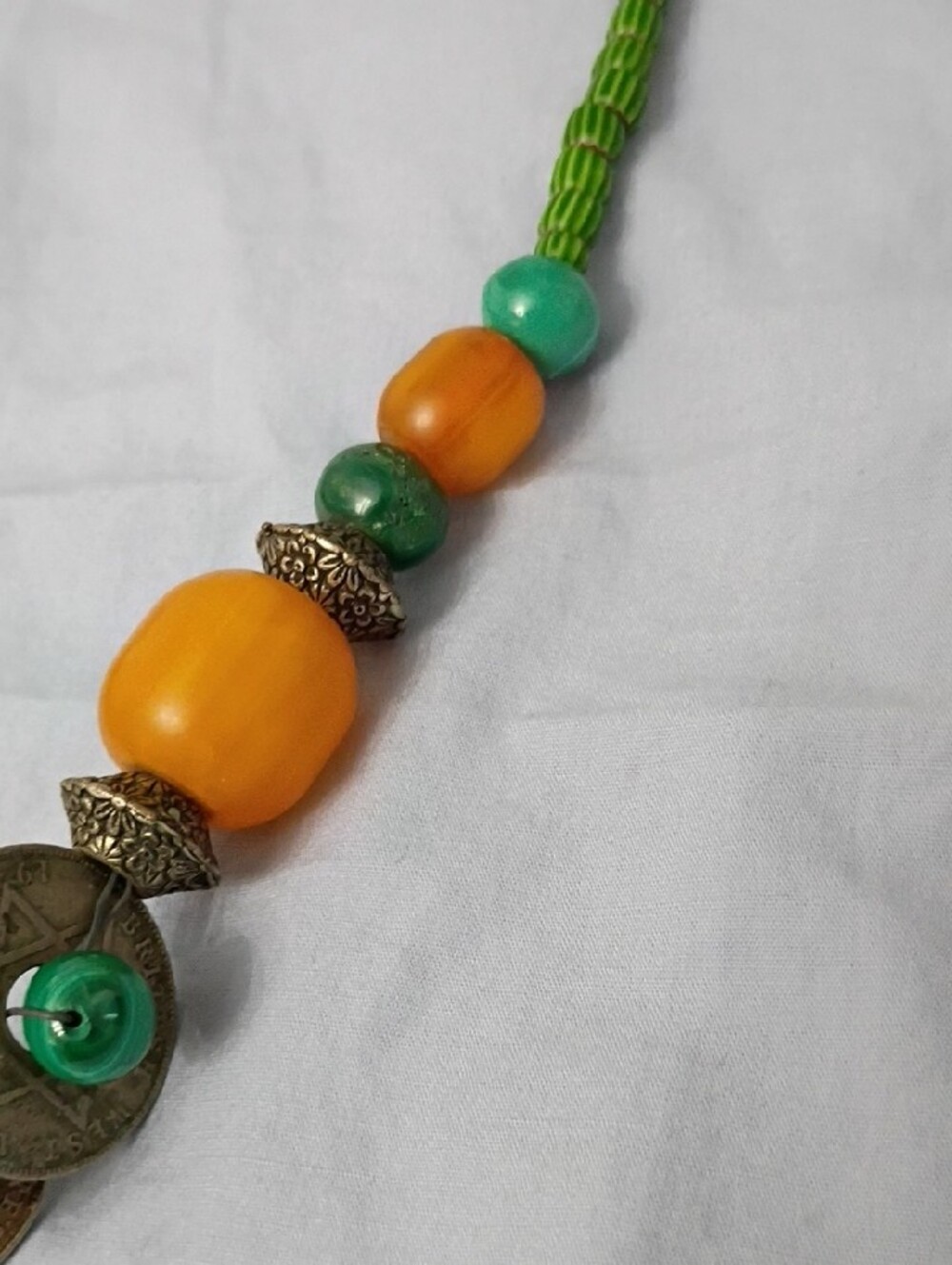 Vintage British West African Green and Amber Beaded Coin Trade Bead Necklace - Picture 5 of 15
